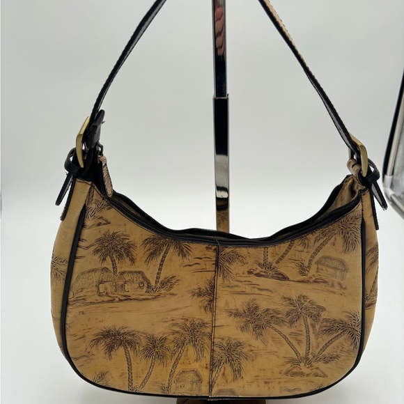 M306 Caribbean Joe Women’s Leather Shoulder bag w/huts and palm trees logo. Nice - Picture 3 of 10